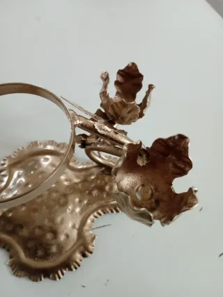 Portabottiglie decorativo in metallo dorato