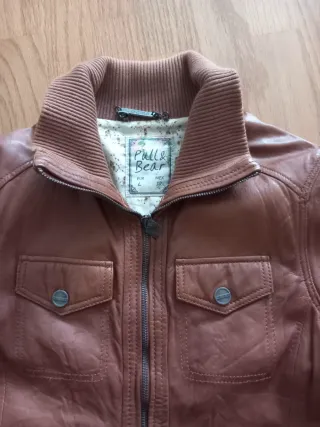 Chaqueta de cuero Pull&Bear marrón