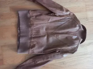 Chaqueta de cuero Pull&Bear marrón