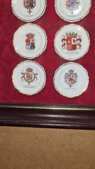 ​Colección 16 Miniaturas Escudos de España.