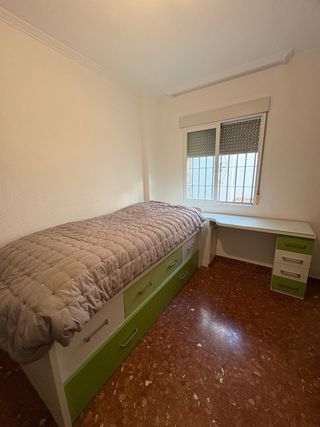 Cama y escritorio juvenil