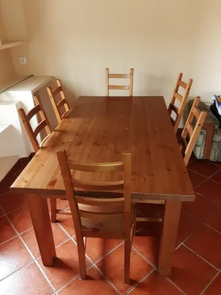 Mesa de madera maciza con 6 sillas