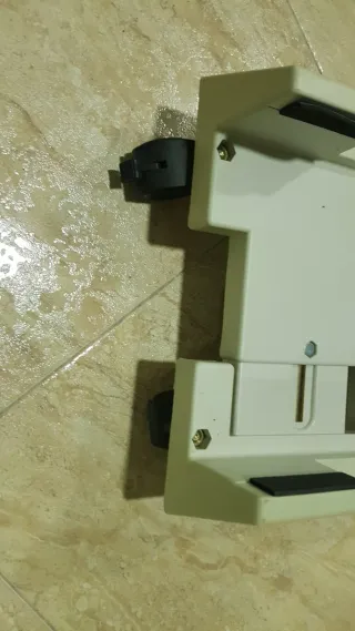 Base con ruedas para torre PC