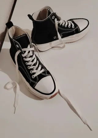 Deportivas altas estilo Converse