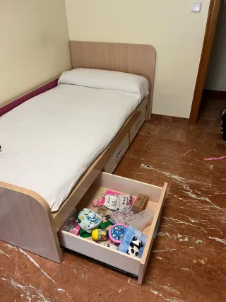 Cama con cajones