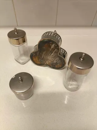 Juego antiguo aceite, vinagre y sal