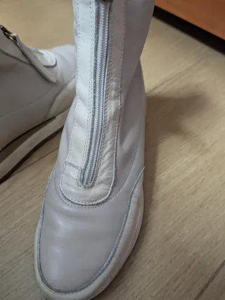 Botas de piel color crudo