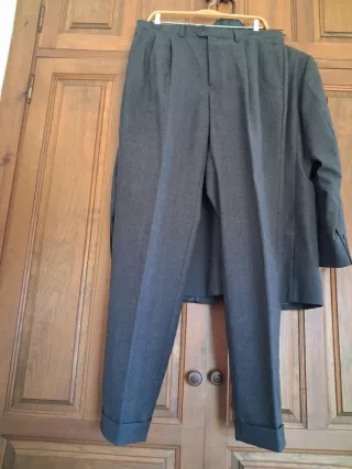 Traje de hombre gris