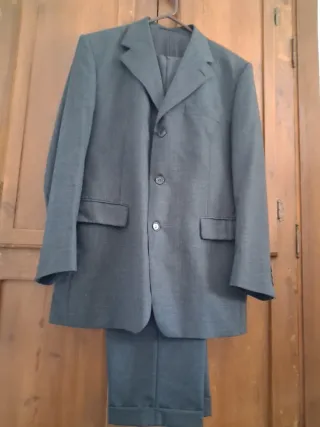 Traje de hombre gris