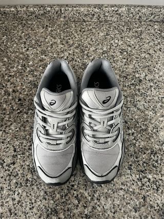 Asics GEL-NYC Gris y Blanco