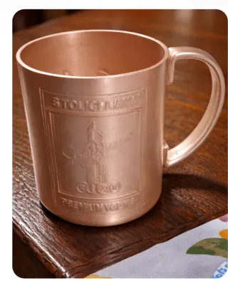 Tazza mug cocktail Stolichnaya oro metallo