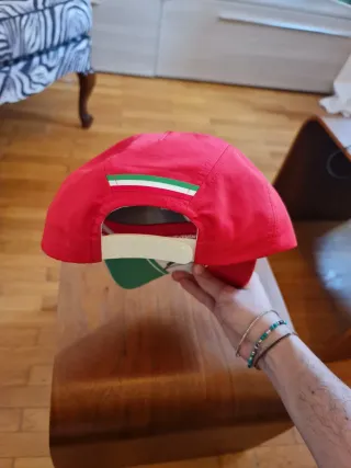 Cappellino Ferrari F1 - Firmato Leclerc, Sainz, OB