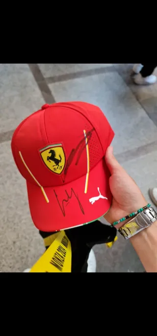 Cappellino Ferrari F1 - Firmato Leclerc, Sainz, OB