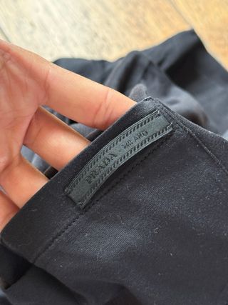 Camiseta Prada negra con bolsillo