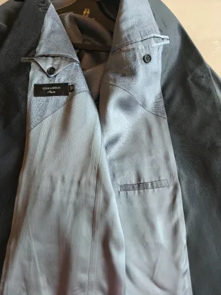 Traje de caballero azul eléctrico