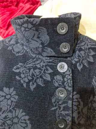 Abrigo Desigual floral negro