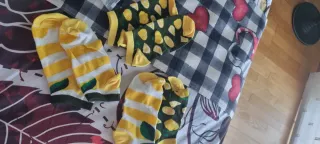 Calcetines divertidos de limón y rayas