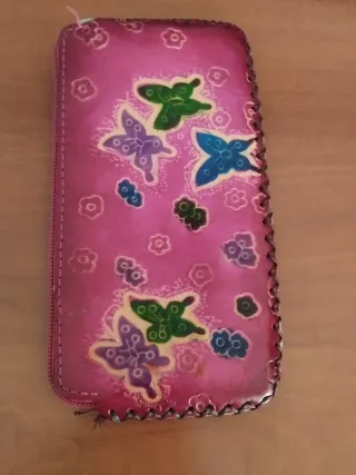 Monedero cuero rosas y mariposas