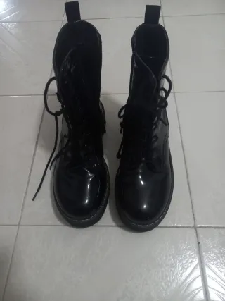 Botas charol negras