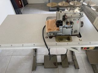 Máquina de coser industrial Brother