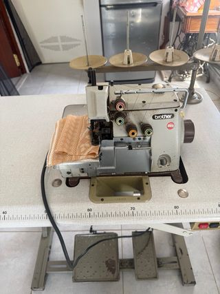 Máquina de coser industrial Brother