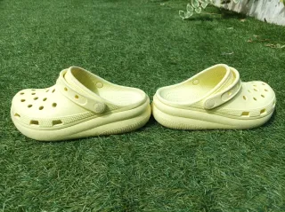 Crocs iconic comfort Talla 34/35 Amarillas pastel