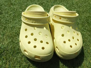 Crocs iconic comfort Talla 34/35 Amarillas pastel