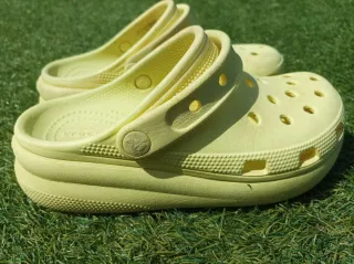 Crocs iconic comfort Talla 34/35 Amarillas pastel