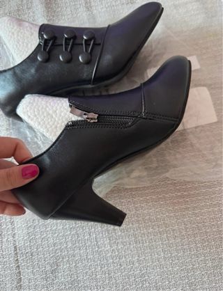 Botines negros con botones