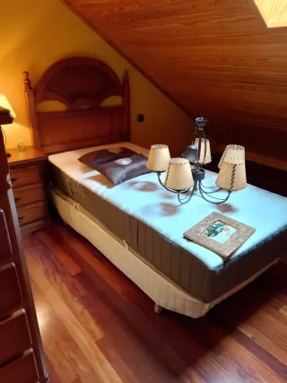 Dormitorio madera noble marrón claro