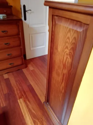 Dormitorio madera noble marrón claro