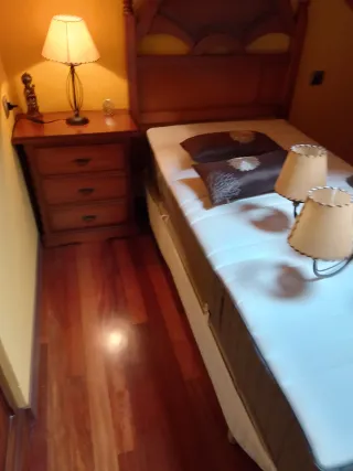 Dormitorio madera noble marrón claro
