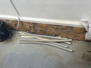 Manguera limpia fondos piscina. 5€ cada tubo.