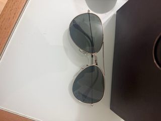 diversos modelos de gafas de sol aviador