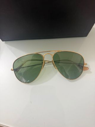 diversos modelos de gafas de sol aviador