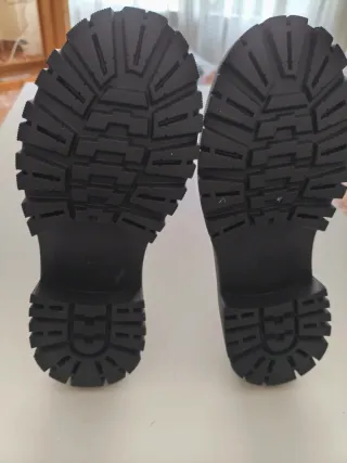 Zapatos mocasines negros con cadena T41