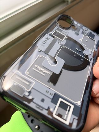 Spigen Funda y Cartera iPhone 16 Plus Ultra Hybrid