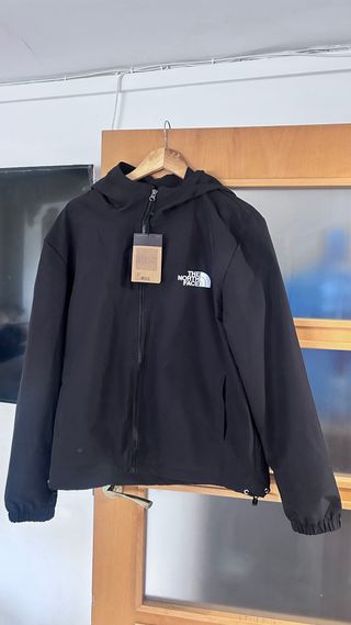 Chaqueta Cortavientos The North Face Negra