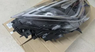 Faro Seat Ibiza/Arona Derecho