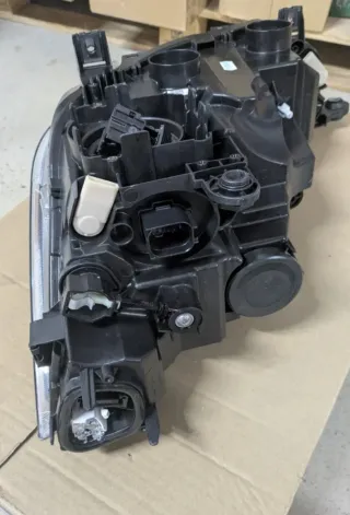 Faro Seat Ibiza/Arona Derecho