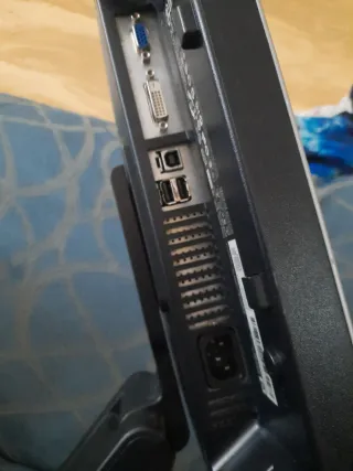 Pantalla HP 1740 Plata
