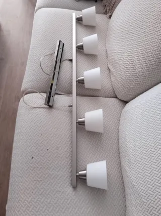 Lámpara de techo plateada 5 focos..está semana