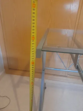 Escritorio de cristal y metal