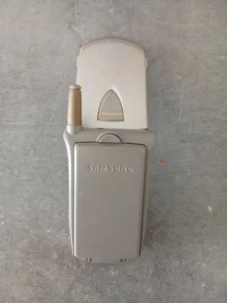 Teléfono Móvil Samsung Antiguo Plata