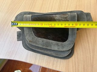 Riñonera de ante y piel con pelo