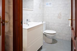 Amplio local comercial esquinero en planta baja
