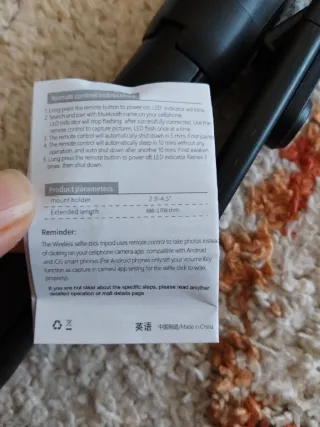 Palo selfie y trípode negro