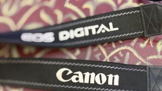 Cámara Canon EOS 1100D Negra