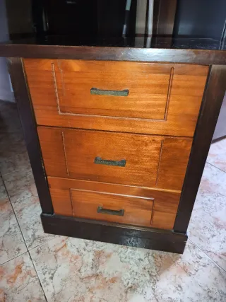 Mesitas de noche madera dos tonos se venden 2
