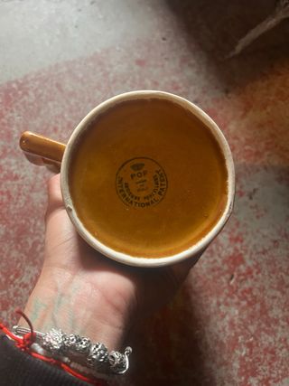 2 Brocche con lettera A e O in ceramica